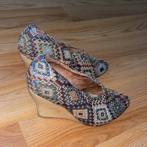 Anthropologie Tapestry Lucky Penny Wedges in Size 7.5 - Picture 2 of 5